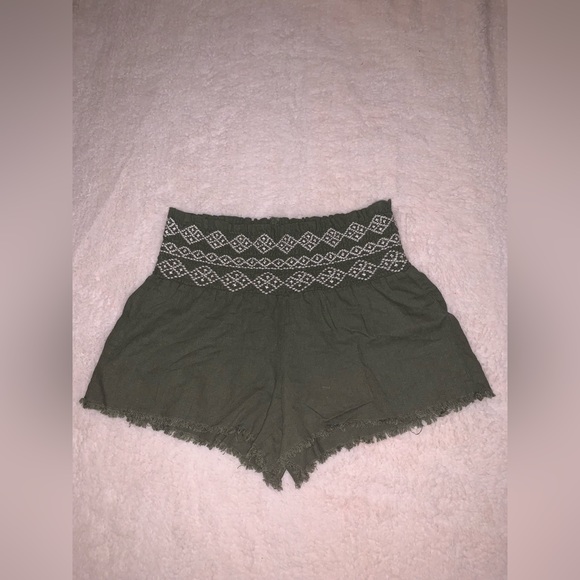 Classic Taper Mid-Waist Shorts (Hunter Green)